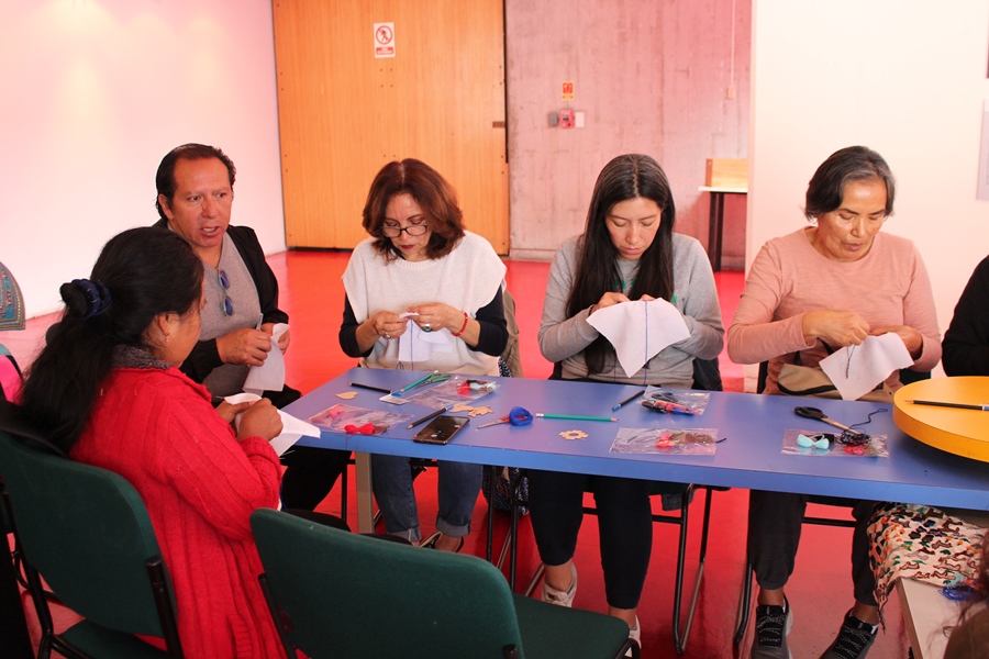 Taller de «foto bordado» en el Museo de la Ciudad.