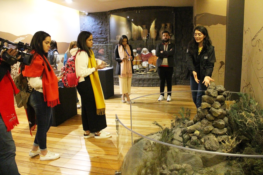 En el vientre, oscuro y fresco… muerte, ritualidad y memoria.