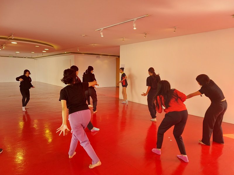 ¡A mover el esqueleto! Talleres de expresión corporal para wawas y adolescentes