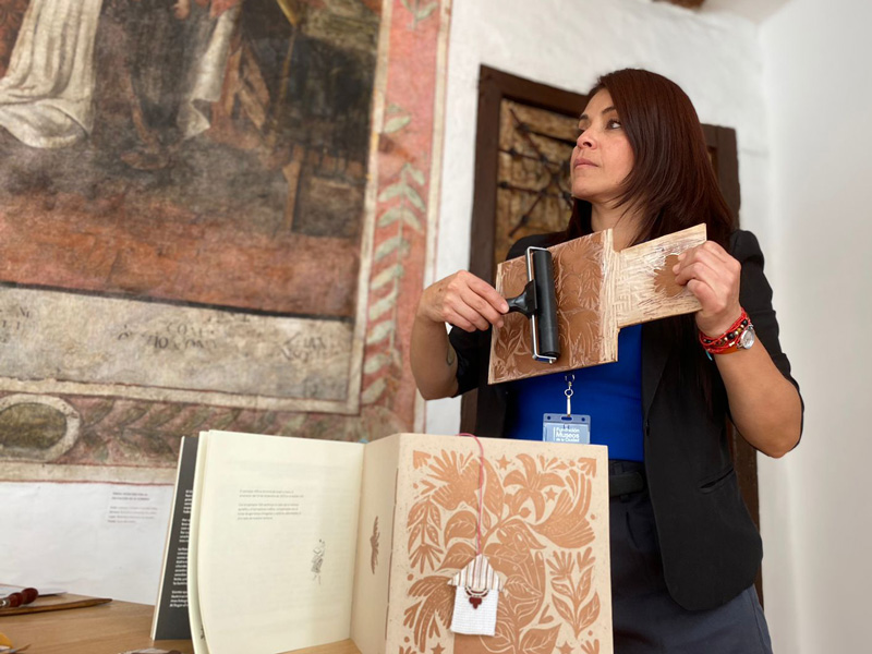 Cosiendo Secretos: un laboratorio creativo de encuadernación para jóvenes y adultos