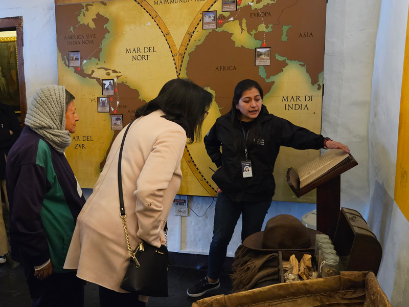 Descubra los secretos de los libros conventuales en el Museo del Carmen Alto