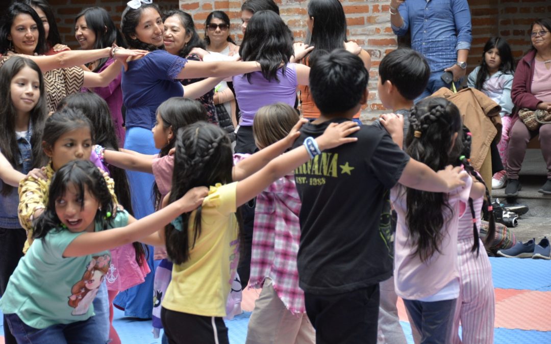 Un Wawaton se alista en el Centro de Arte Contemporáneo para celebrar a los niños y a las niñas en su día